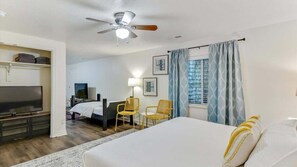 6 bedrooms, iron/ironing board, cots/infant beds, free WiFi - Stay & Gather in Luxury! So close to Everything! (Orem)