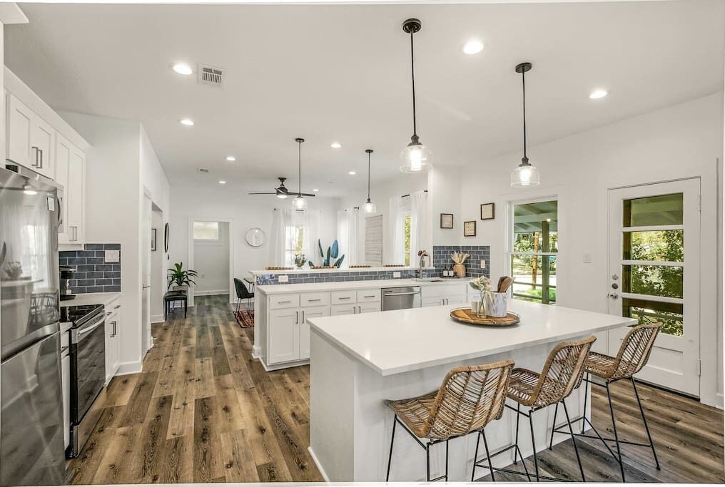 Kylskåp, mikrovågsugn, ugn och spishäll