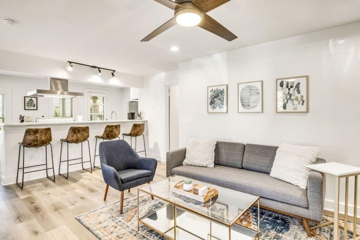 Photo 33 of Charming downtown Austin 6 bedroom Mansion