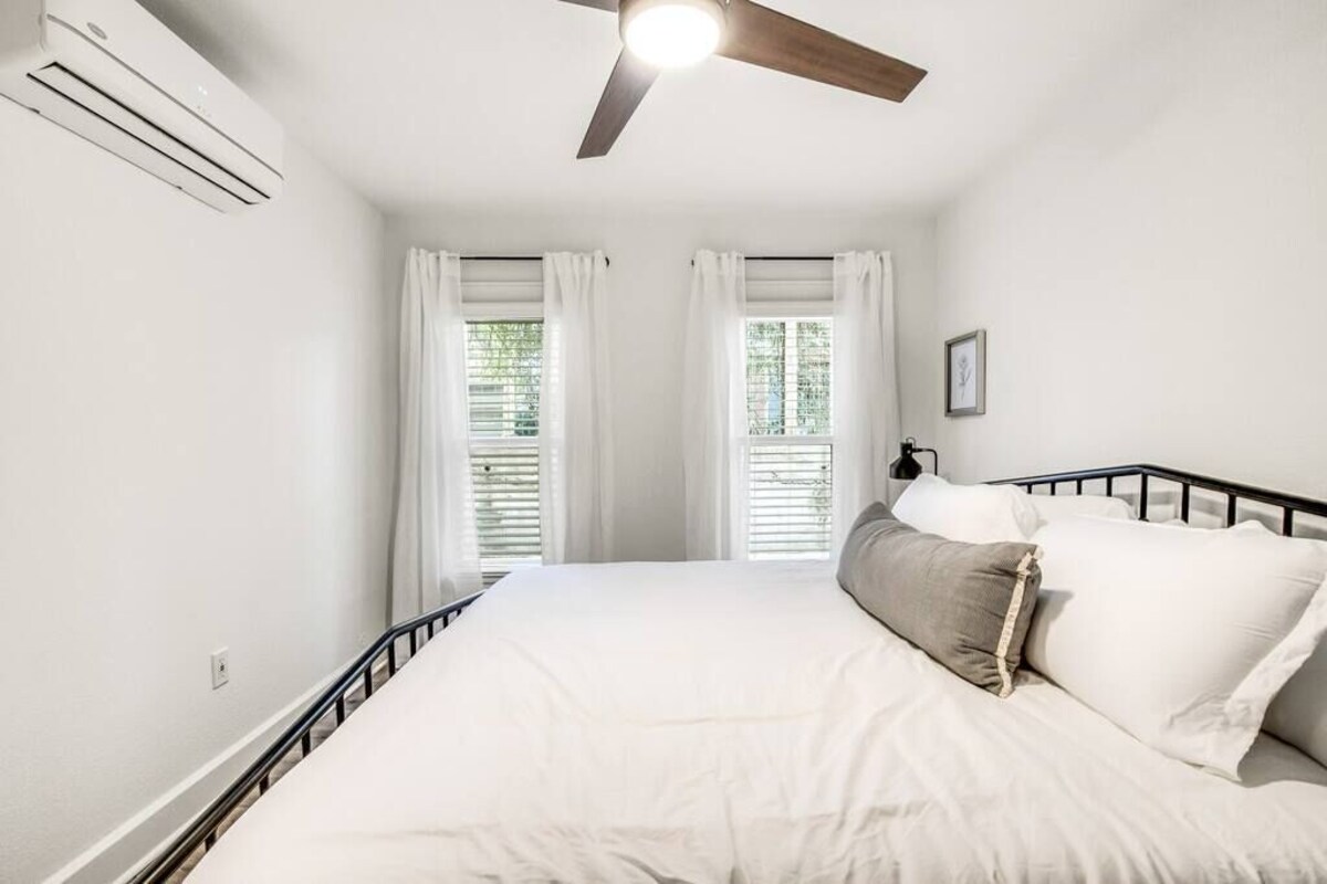 Photo 45 of Charming downtown Austin 6 bedroom Mansion
