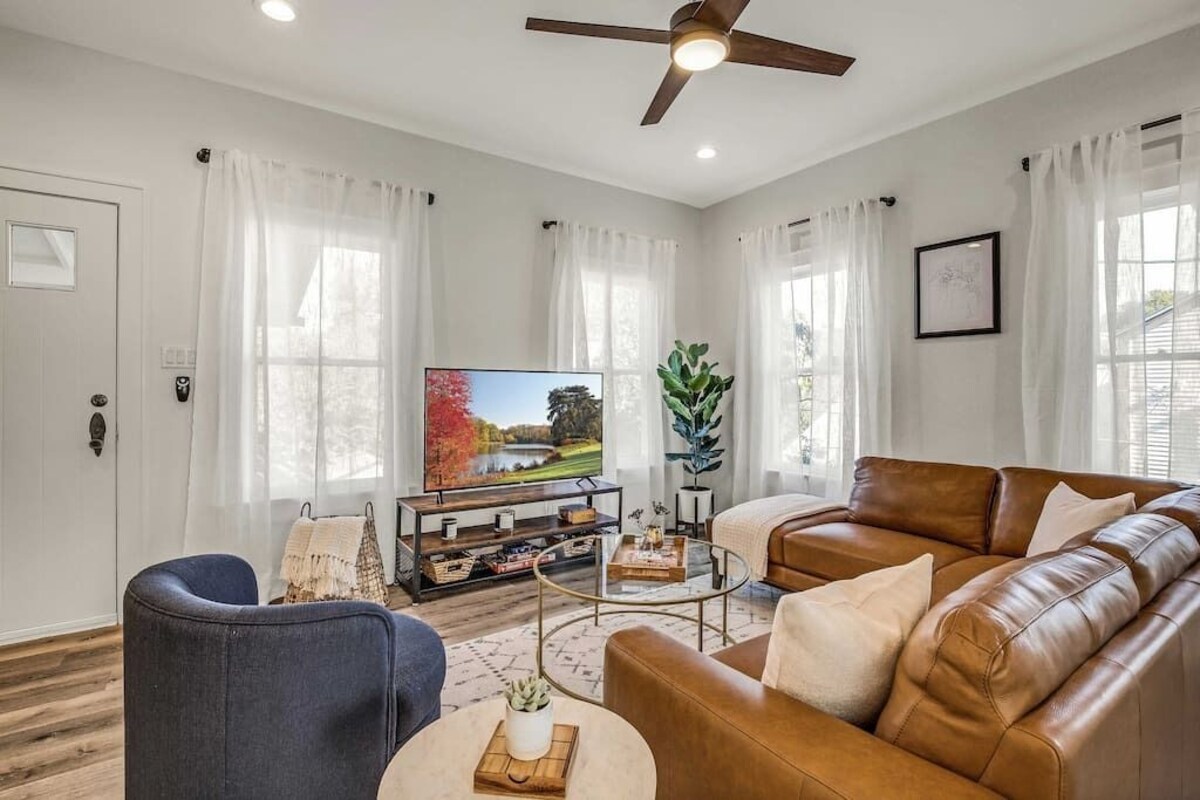 Photo 14 of Charming downtown Austin 6 bedroom Mansion
