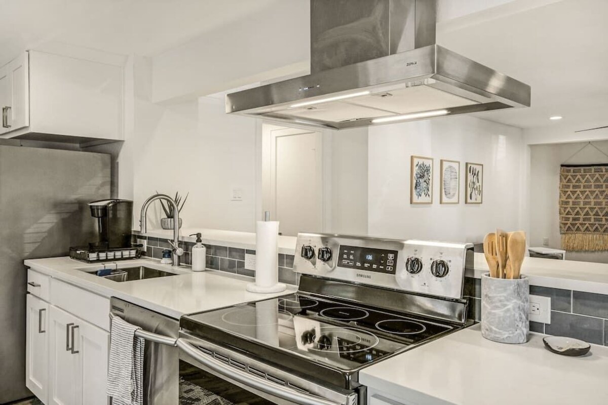 Photo 36 of Charming downtown Austin 6 bedroom Mansion