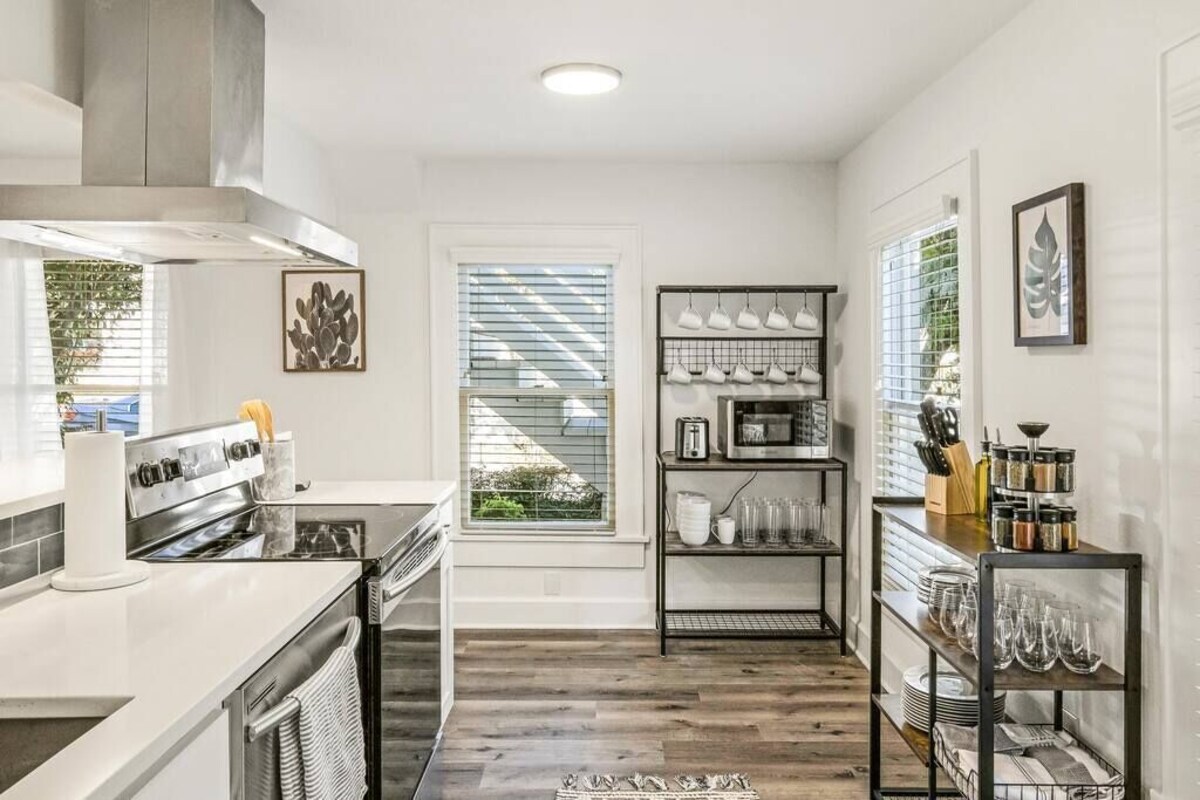 Photo 38 of Charming downtown Austin 6 bedroom Mansion