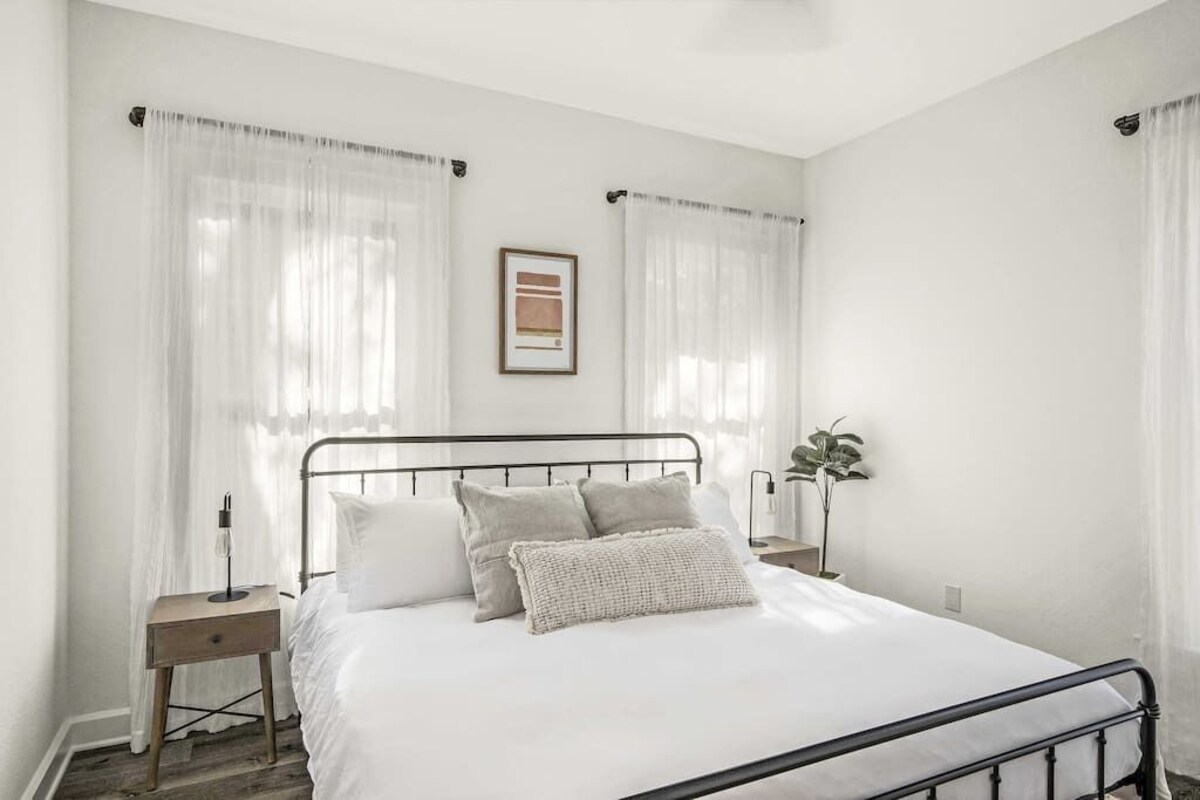 Photo 16 of Charming downtown Austin 6 bedroom Mansion