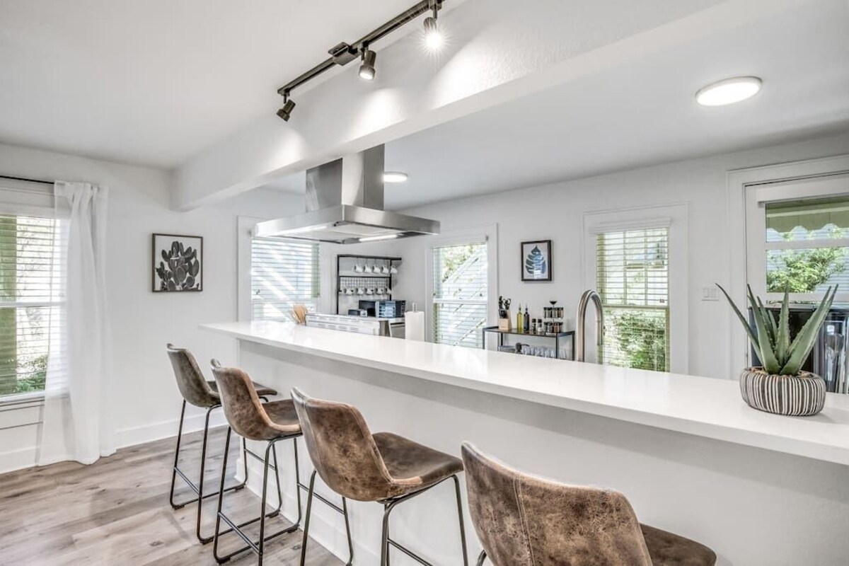 Photo 34 of Charming downtown Austin 6 bedroom Mansion
