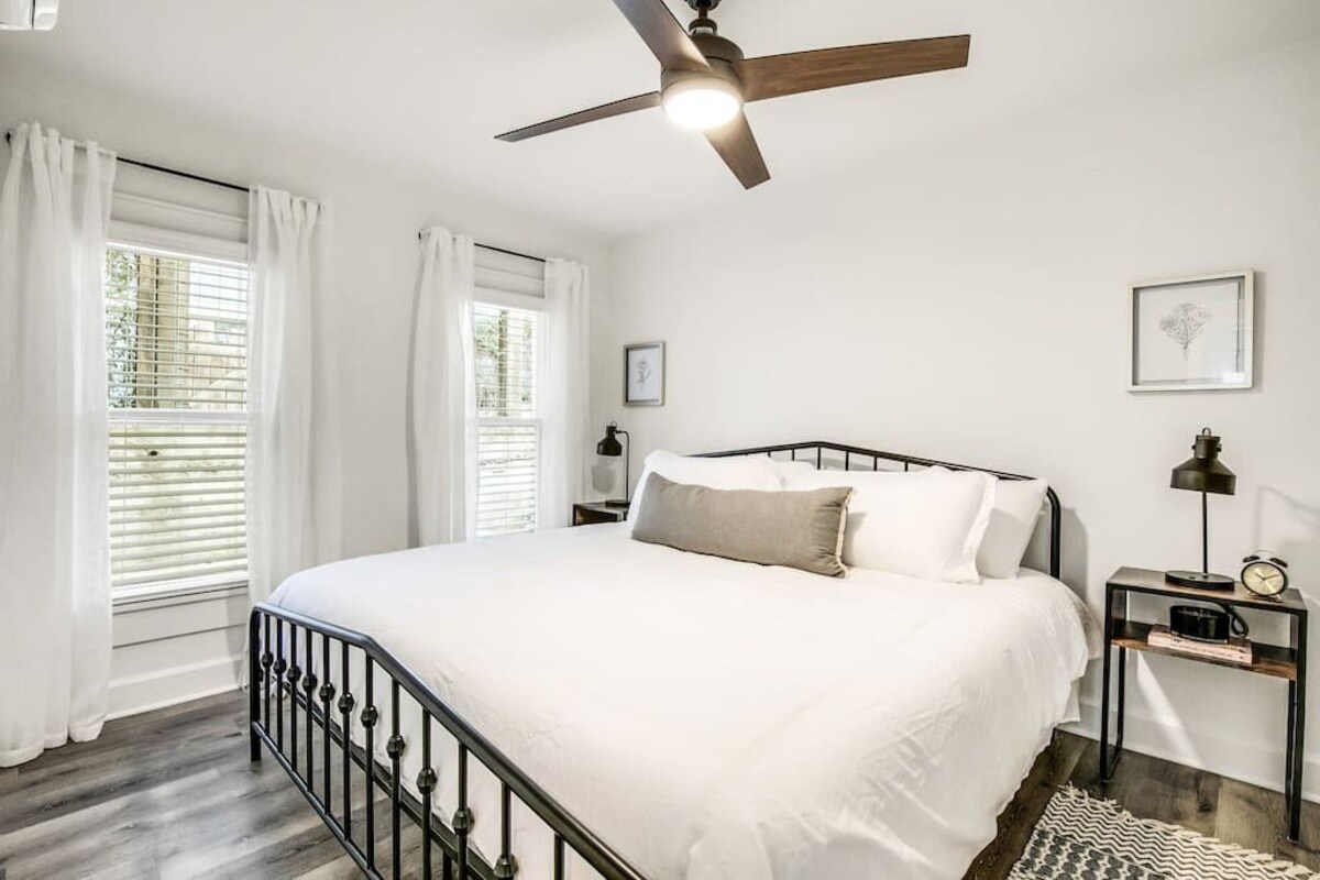 Photo 44 of Charming downtown Austin 6 bedroom Mansion
