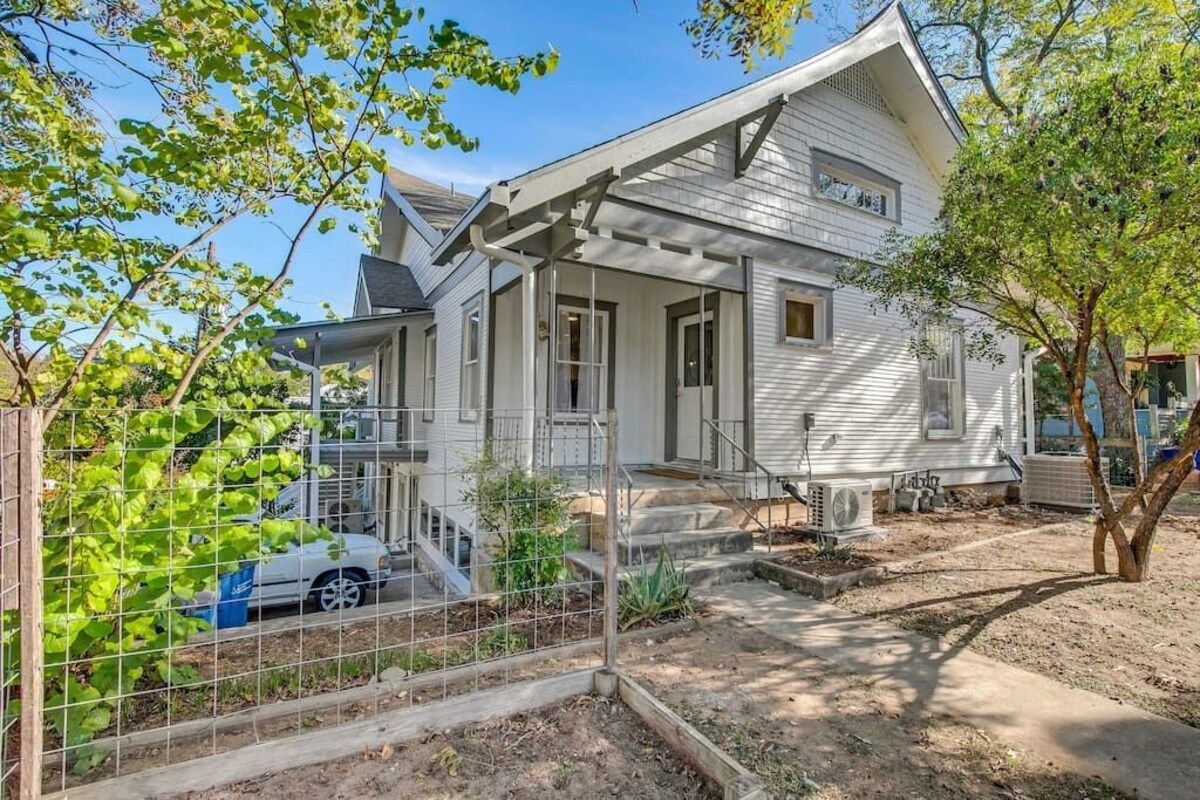 Photo 3 of Charming downtown Austin 6 bedroom Mansion