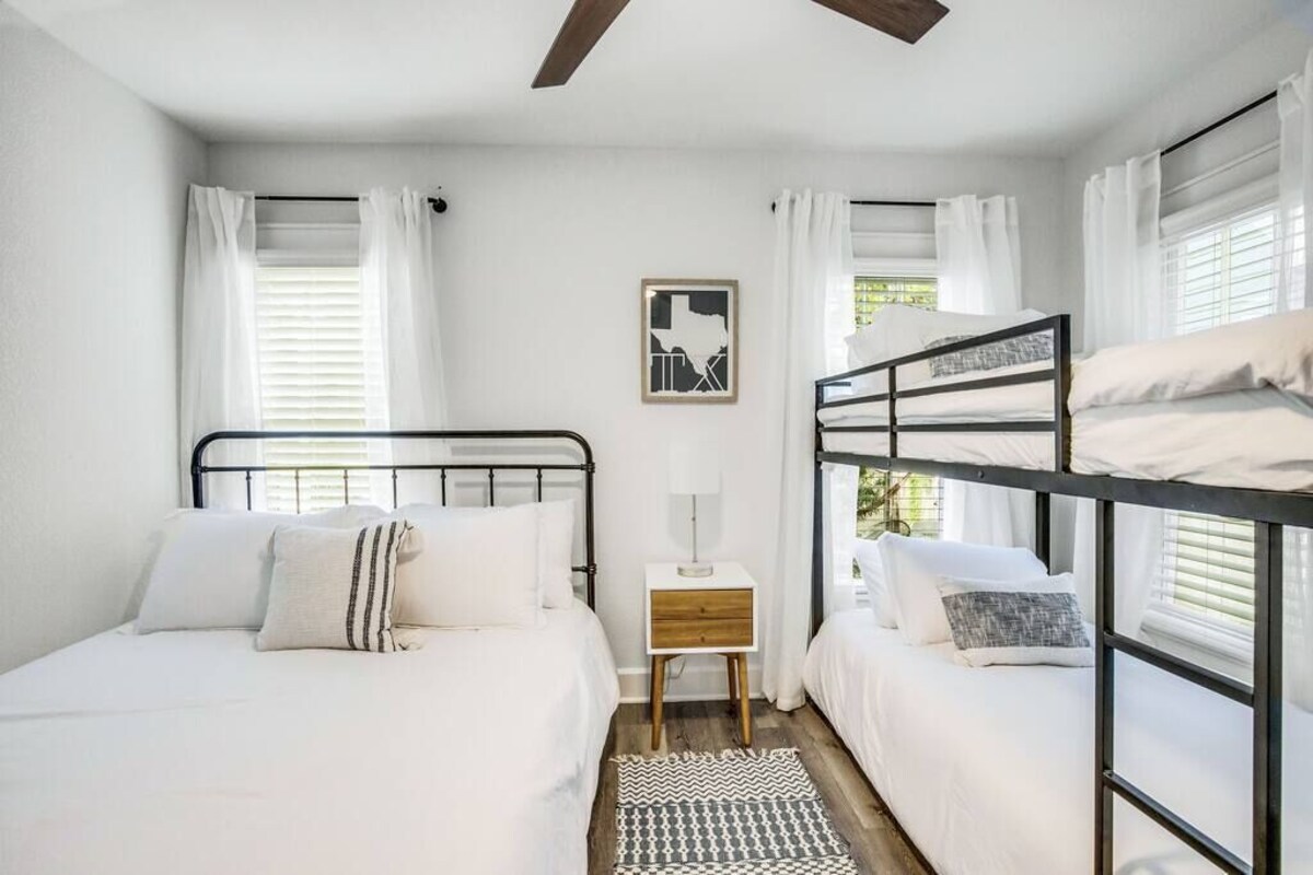 Photo 41 of Charming downtown Austin 6 bedroom Mansion