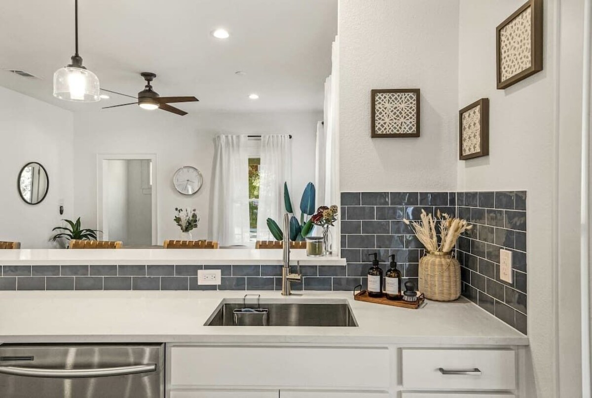 Photo 12 of Charming downtown Austin 6 bedroom Mansion