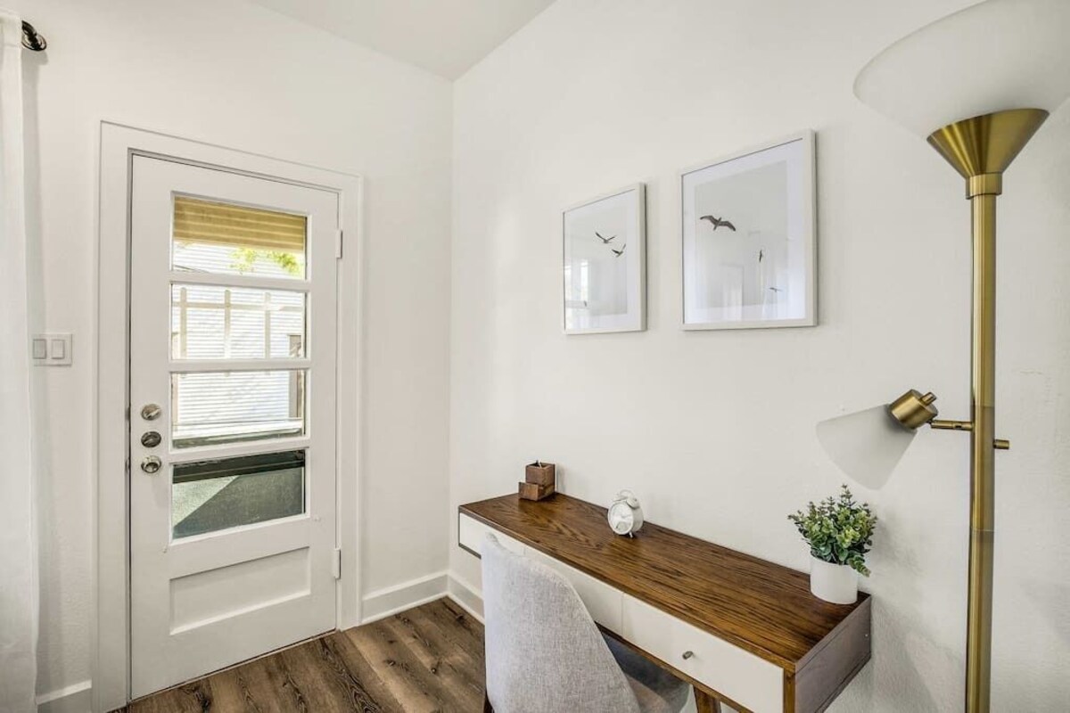 Photo 15 of Charming downtown Austin 6 bedroom Mansion