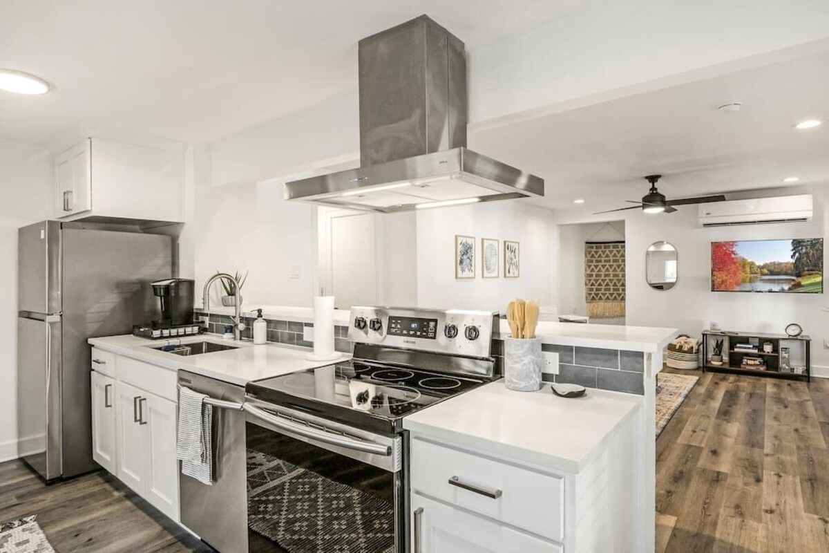 Photo 35 of Charming downtown Austin 6 bedroom Mansion