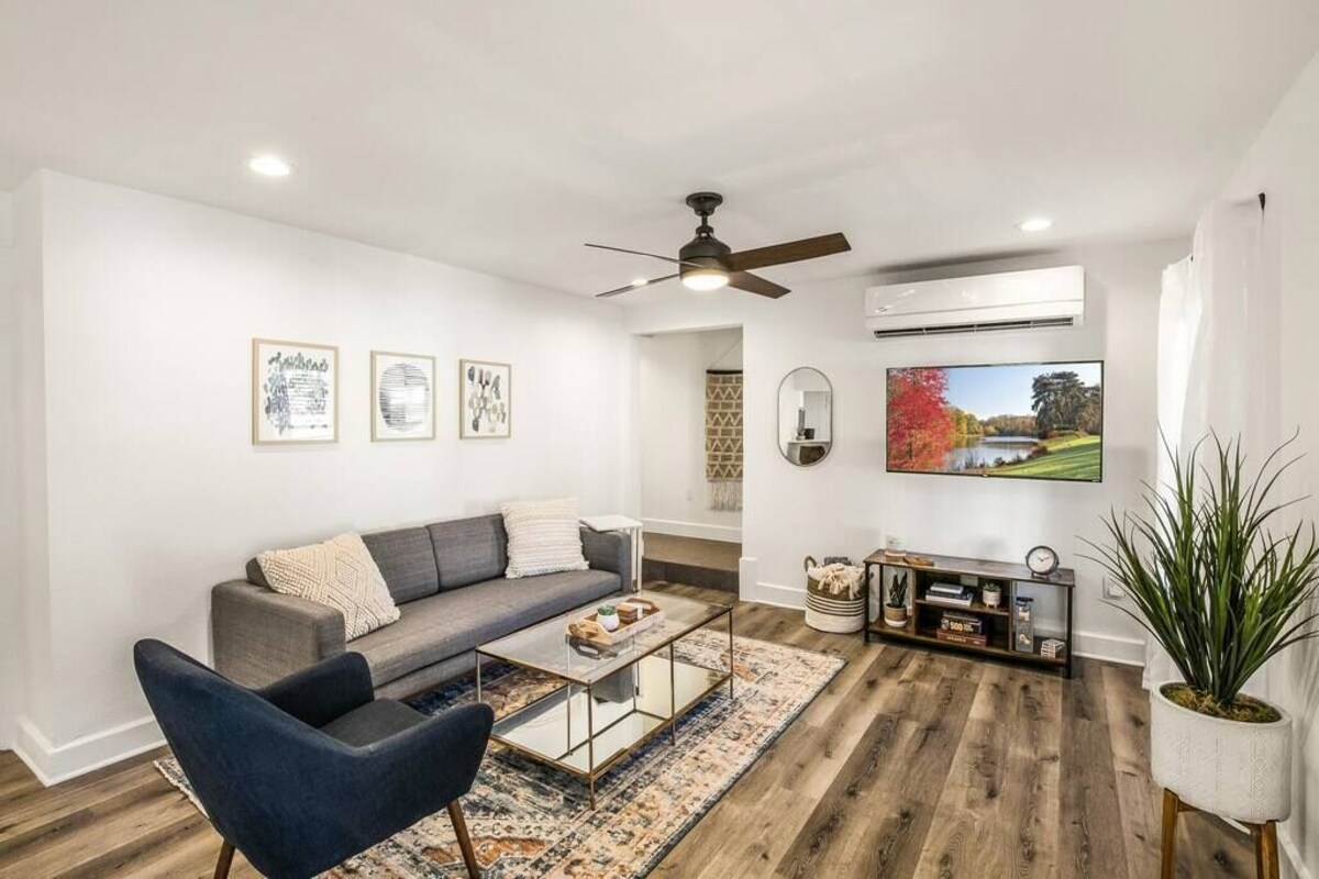 Photo 32 of Charming downtown Austin 6 bedroom Mansion