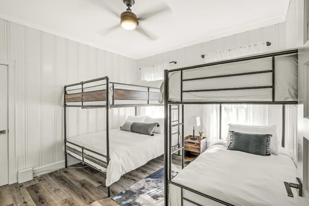 Photo 19 of Charming downtown Austin 6 bedroom Mansion