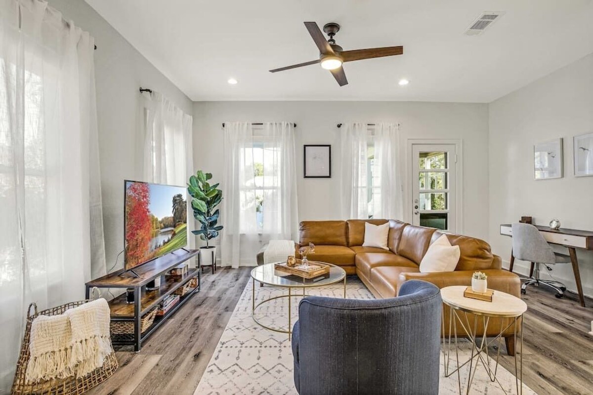 Photo 13 of Charming downtown Austin 6 bedroom Mansion