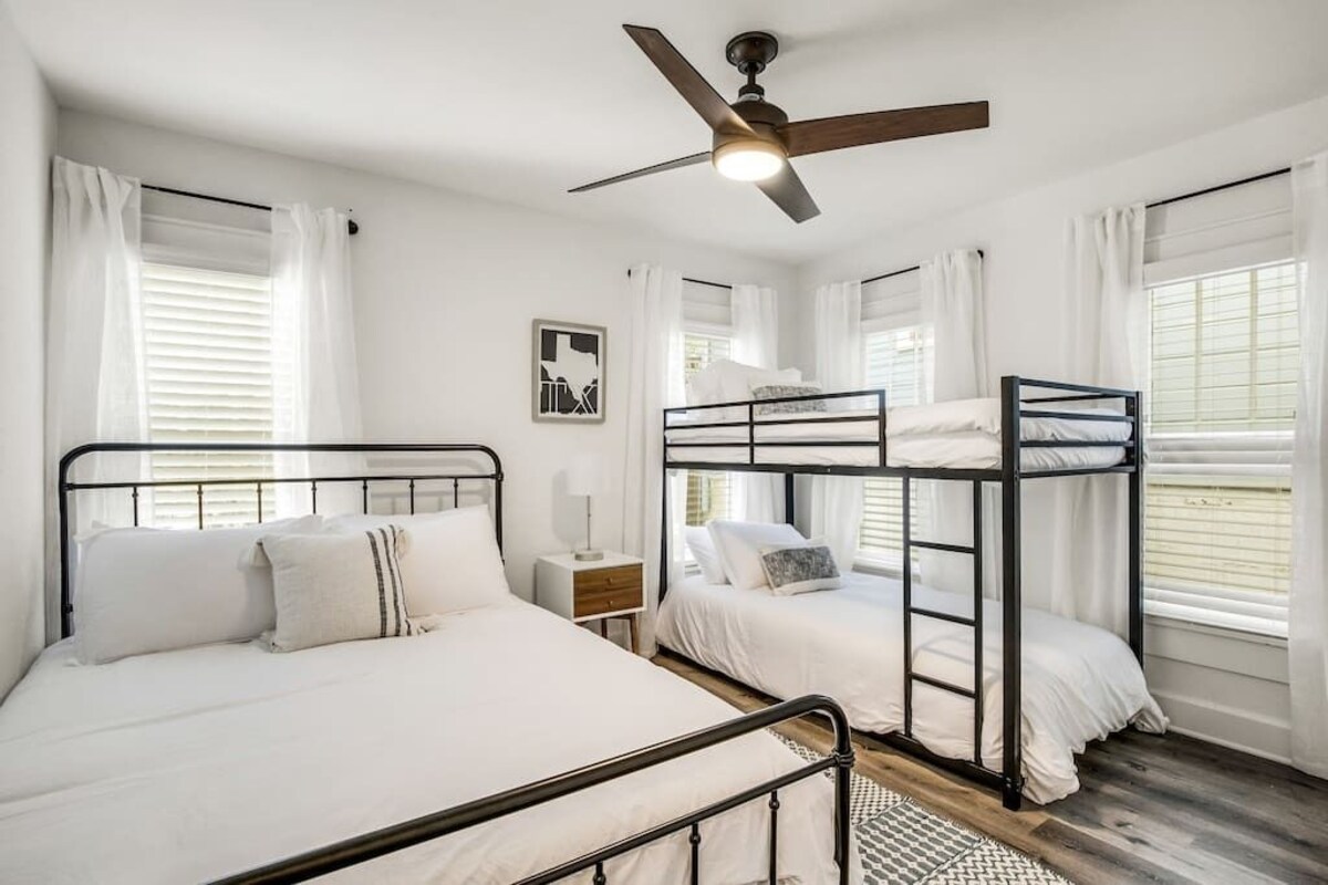 Photo 40 of Charming downtown Austin 6 bedroom Mansion