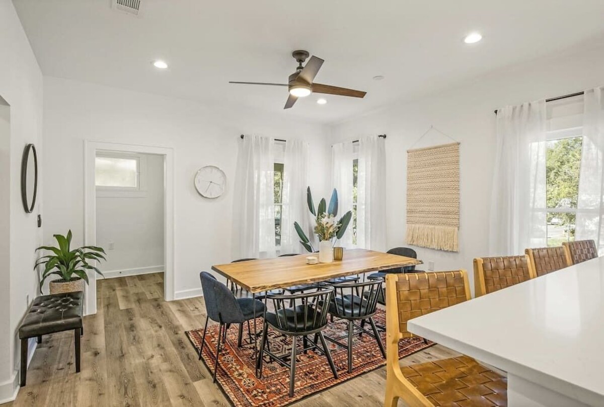 Photo 6 of Charming downtown Austin 6 bedroom Mansion