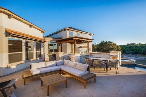 7 Bedroom | Sleep 26 | Pool | Hot Tub | Pool Table