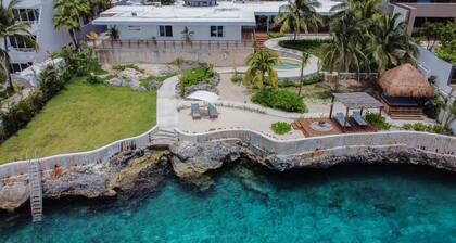 Private Oceanfront Villa / Fully Staffed / daily cleaning and concierge.