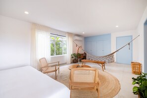 6 chambres, coffres-forts dans les chambres, bureau