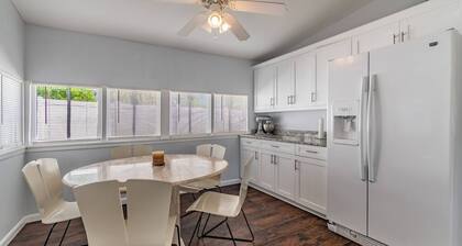 Enchanting & Welcoming 2 Bedroom Apartment