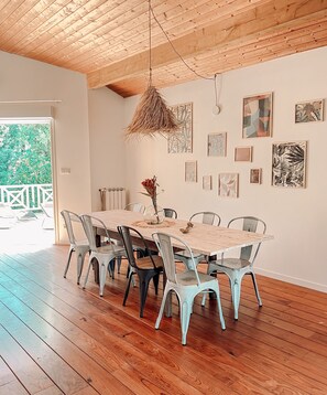 Dining - "Villa Charme & Nature - 5 min from the Ocean" (Labenne)