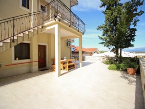 Outdoor dining - Apartments Ivanka (64111-A1) - Soline - island Krk (Soline - island Krk)