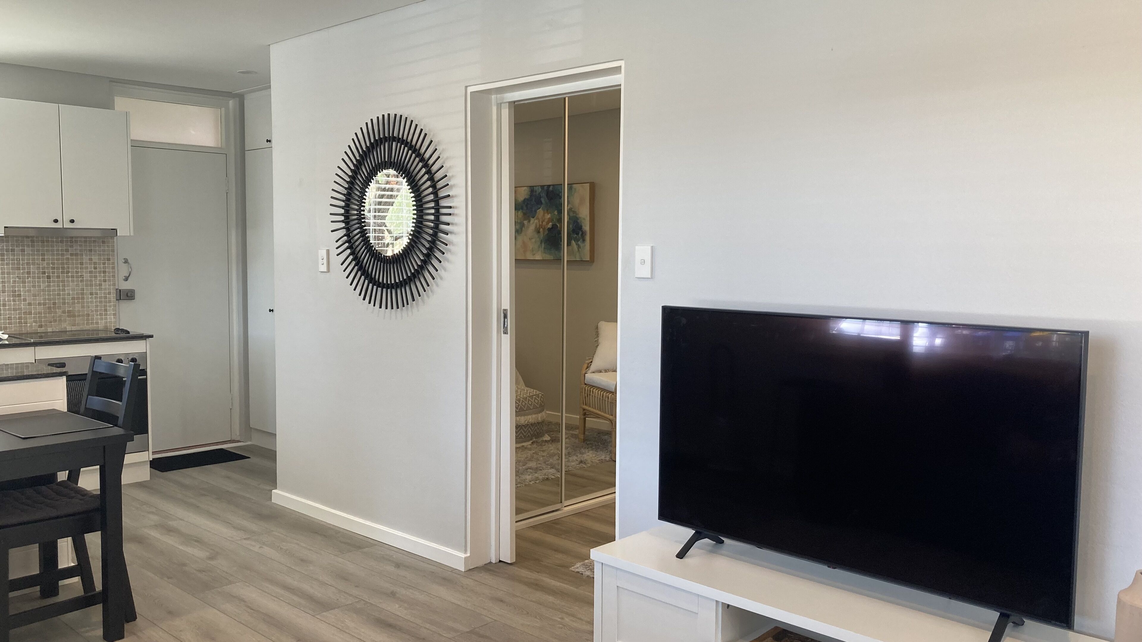 Gorgeous 1 Bedder Close to Everything You Need — image 3