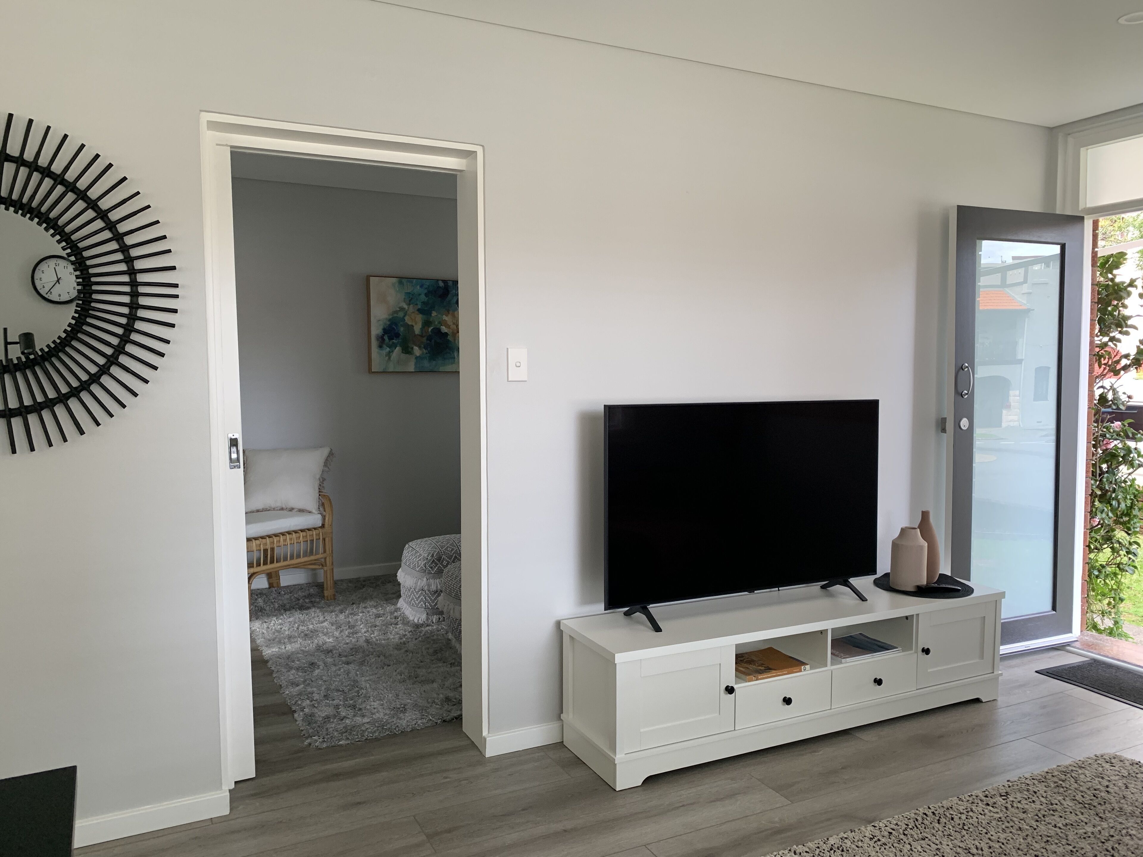 Gorgeous 1 Bedder Close to Everything You Need — image 2