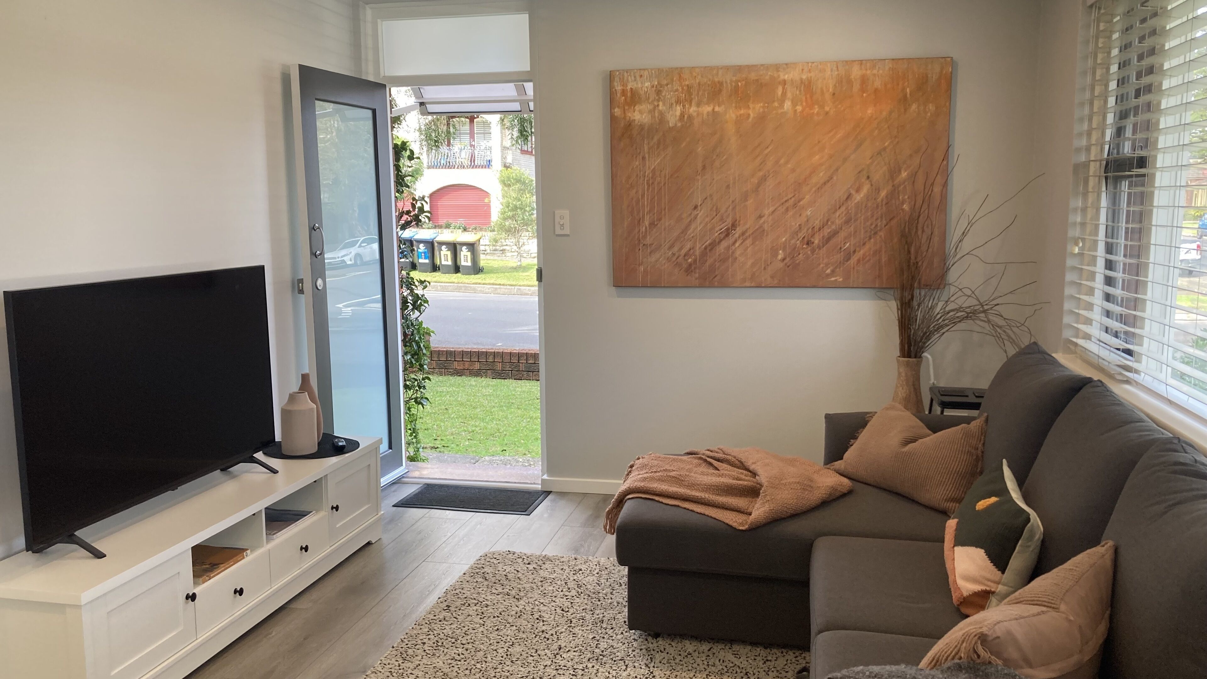 Gorgeous 1 Bedder Close to Everything You Need — image 9