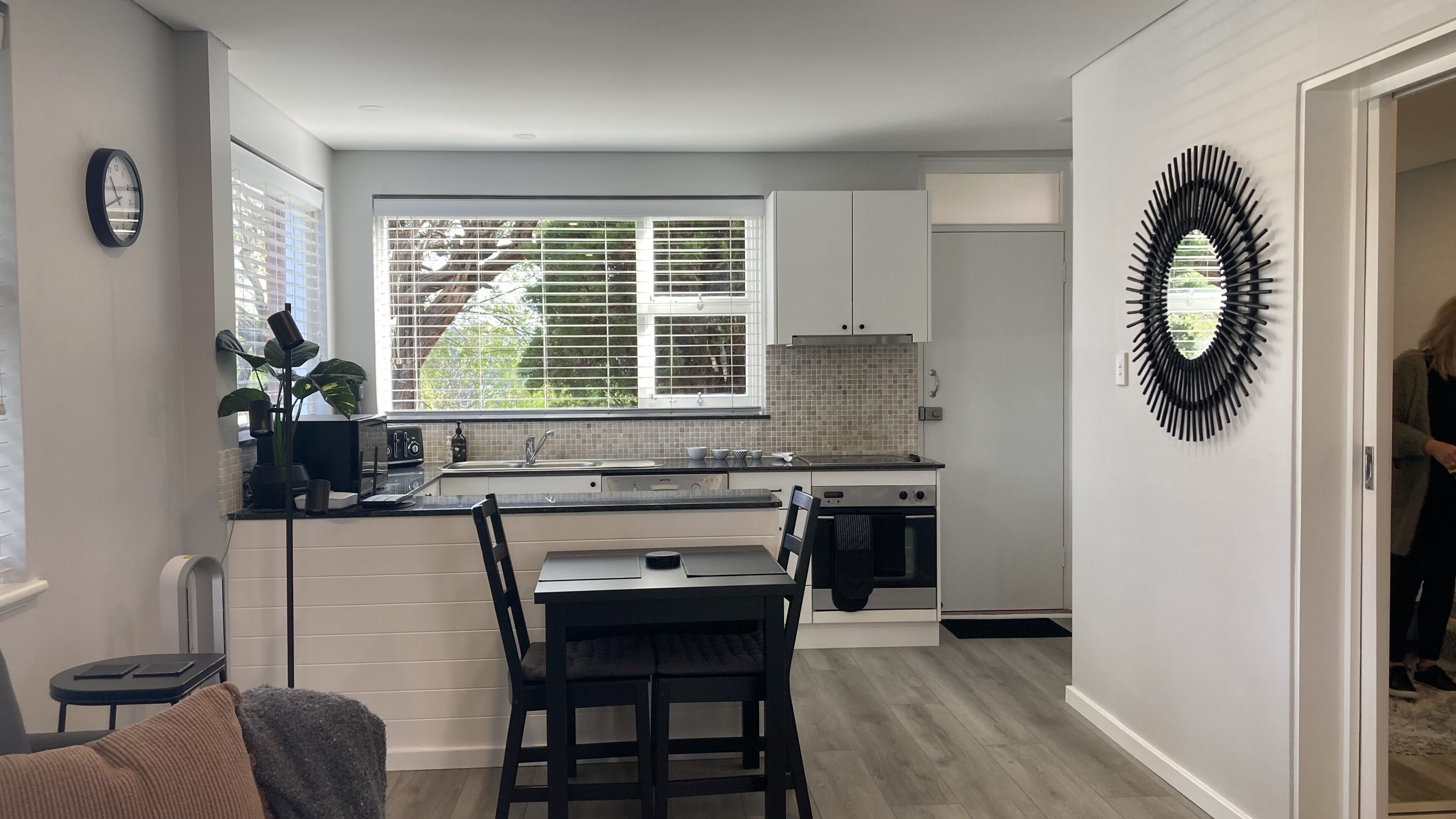 Gorgeous 1 Bedder Close to Everything You Need — image 10