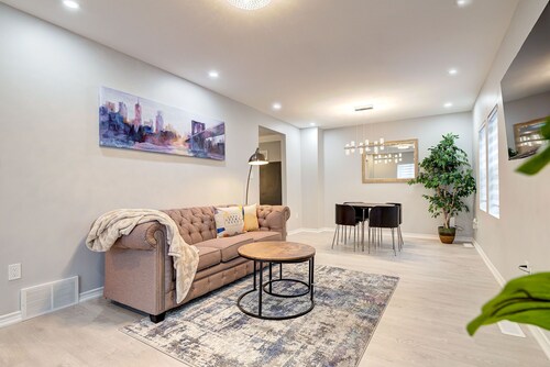3mins to Downtown Kitchener's TechHub. Cozy 3-bedroom