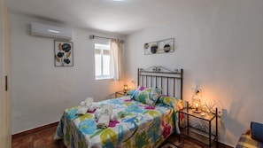 4 bedrooms, travel cot, WiFi