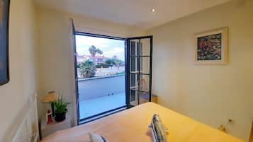 4 dormitorios, escritorio, ropa de cama