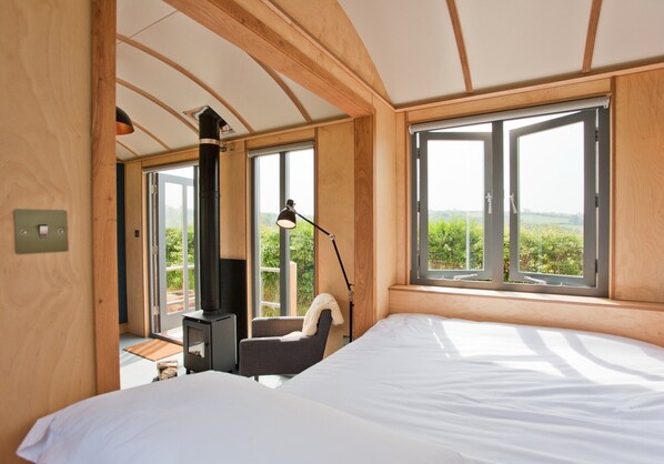 1 bedroom, bed sheets - Countryside escapism at it’s best on the Pembrokeshire Coast (Cardigan)