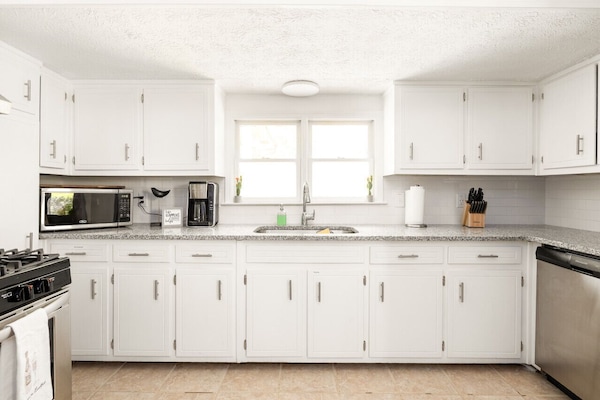 Frigorífic, microones, forn i placa de cuina