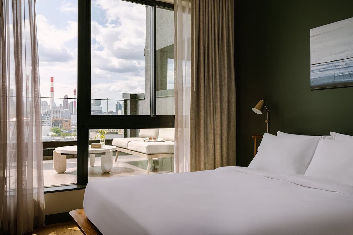 Skrivebord, strykejern/-brett, wi-fi (inkludert) og sengetøy