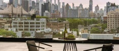 Habitación, 2 camas dobles, en la zona del patio | Terraza o patio