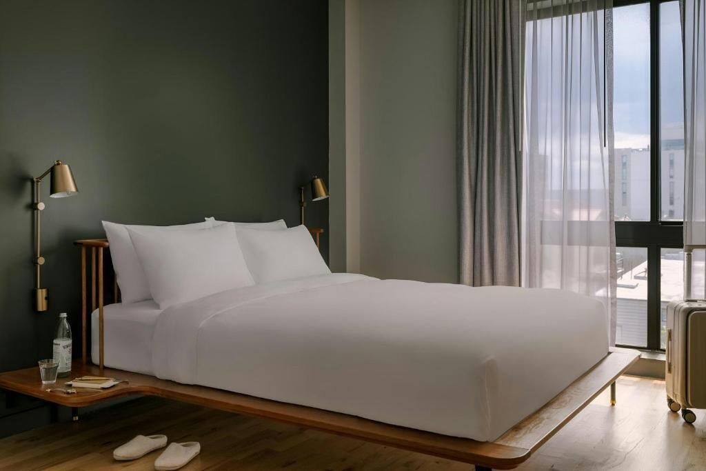 Room, 1 Queen Bed, Roll-in Shower, Non Smoking (ADA Roll-In Shower)