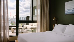 Skrivebord, strykejern/-brett, wi-fi (inkludert) og sengetøy