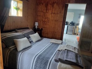 1 chambre, fer et planche à repasser, Wi-Fi gratuit, draps fournis