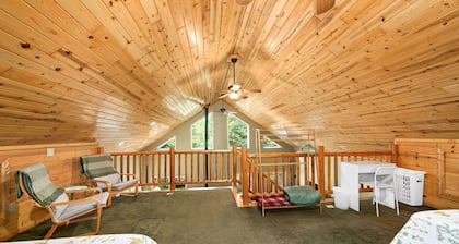 Wilderness Cabin - Nature Retreat in Peaceful Woods near Big Sandy Lake