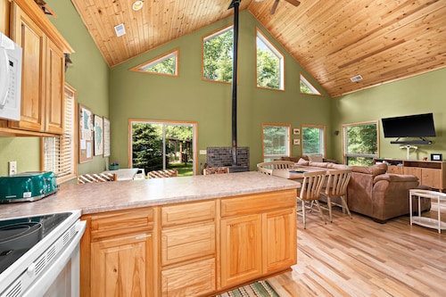 Wilderness Cabin - Nature Retreat in Peaceful Woods near Big Sandy Lake