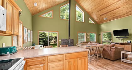 Wilderness Cabin - Nature Retreat in Peaceful Woods near Big Sandy Lake