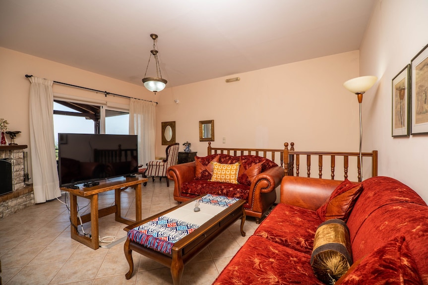 Lovely 3 Bedroom Cottage With Garden & Sea View, 10 Min Drive From Chania Center - Crete