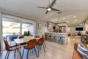 Dining - The PALM House Pool 10 min to RosevilleGaleria Airport Grill Sacramento Downtown (Sacramento)