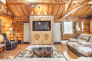 Smart TV, fireplace - Indian AK 25 min to Anchorage & 25 min to Girdwood and 35 min to the airport (Anchorage)