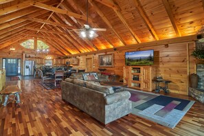 Smart TV, fireplace, DVD player, stereo