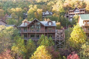 Exterior - Luxury 6 Bedroom with Amazing Views (Sevierville)