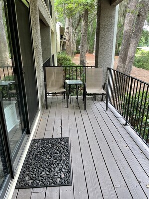 Terrace/patio - Beach, Golf, and Tennis - all 5 minutes from the front door (Hilton Head Island)