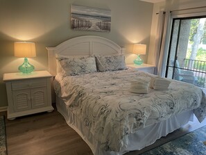 2 bedrooms, WiFi - Beach, Golf, and Tennis - all 5 minutes from the front door (Hilton Head Island)